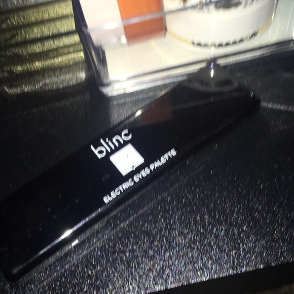 Eyeshadow palette - Picture 3 of 3